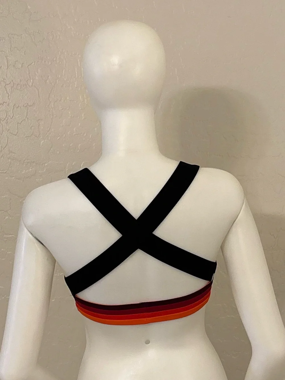 NO AK’OI Geometric Pattern Sports Bra Size Small